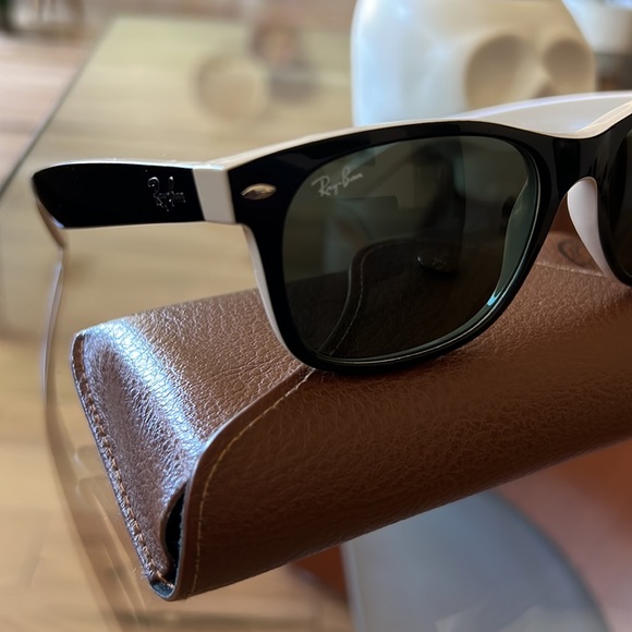 If you're interested in a classic Retro Wingtip, the Ray-Ban 2140 902 Tortoise. - Picture 2 of 4